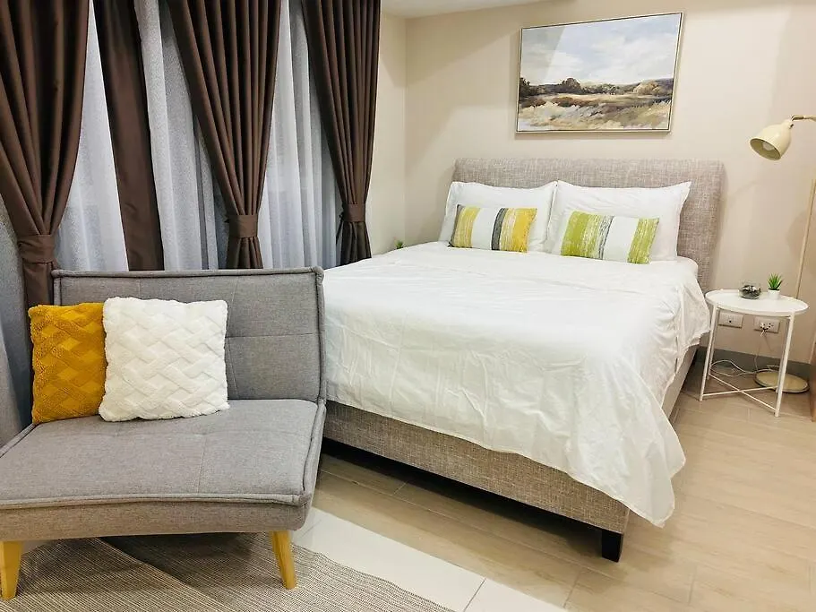 Uptown Bliss-Modern 1Br Condo With Balcony In Bgc Manila