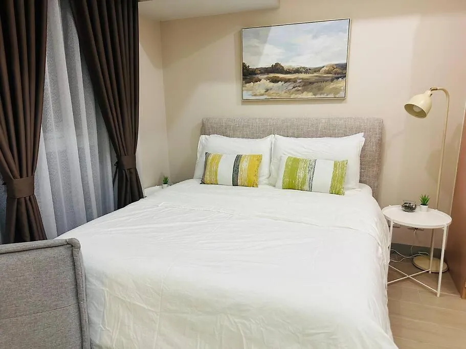 Uptown Bliss-Modern 1Br Condo With Balcony In Bgc Manila 0*,  Philippines