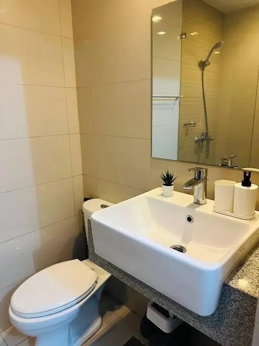 Uptown Bliss-Modern 1Br Condo With Balcony In Bgc Manila 0*,  Philippinen